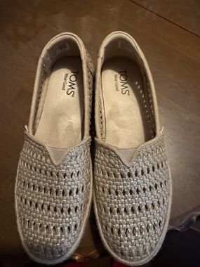 Toms Woven Slip-On Loafers in Light Metallic Cream